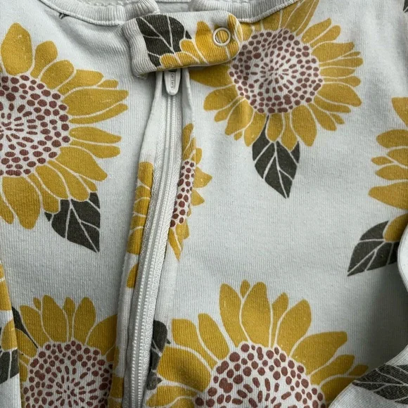 2 zipper pajamas baby girl Size 4T - Picture 2 of 5